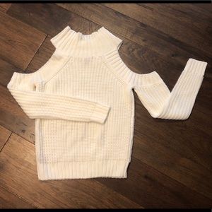 Shoulderless sweater